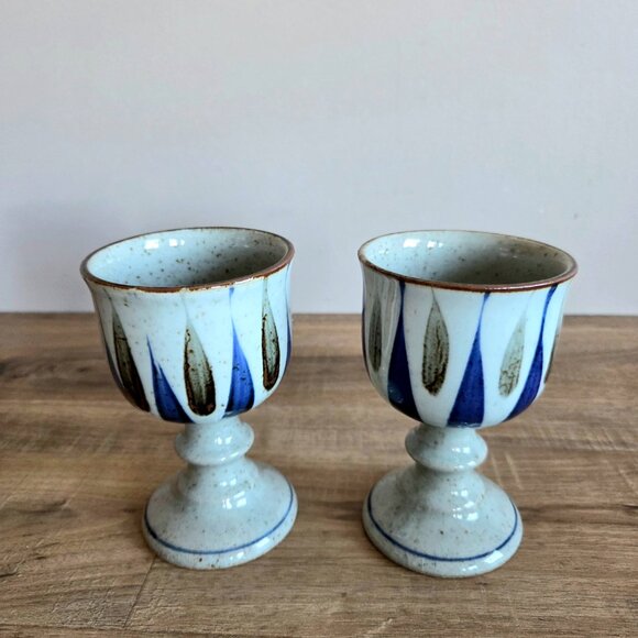 Set of 2 vintage stoneware ceramic wine goblets footed glasses. - Picture 4 of 7